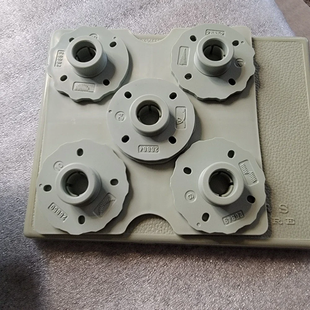 Sears Kenmore Metal Eyelet Template & Zig Zag Sewing Accessories 17 Book Disk‎